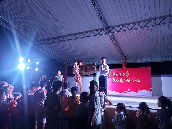 金年会体育app开展送文化下乡文艺演出活动1.jpg